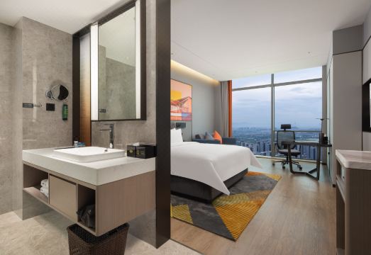 1. 햄튼 바이 힐튼..