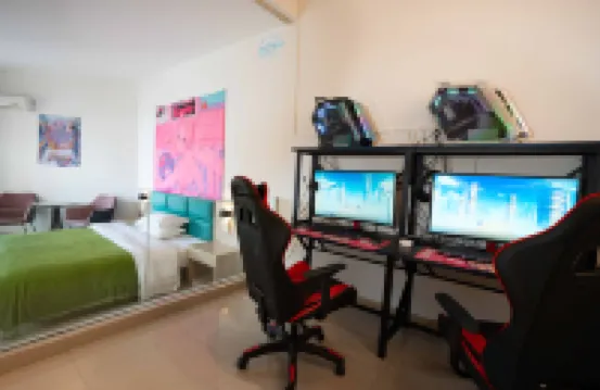 HELLO Sea View Hotel (Sunshine Coast Store)