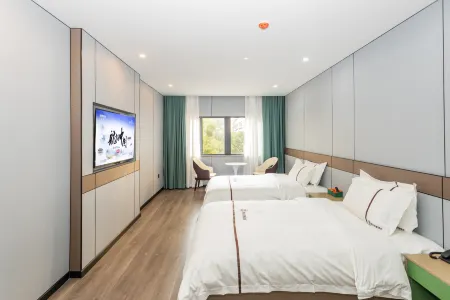 St. Regis Light Luxury Hotel (Yellow Crane Tower Zhongnan University of Economics and Economics) Отели рядом со станцией Wuchang Railway Station