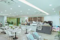 RUS Hotel & Convention Hotels in Uthai District