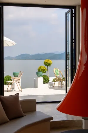 Jiujian Tang Yiya Artcafe Homestay Отели рядом с достопримечательностью «Dongqian Lake Xiaoputuo»