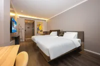 HanTing Hotel (Xixiang East 1st Road) - parking