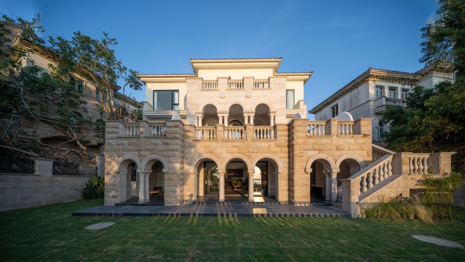 Miyue Roman Holiday Secret Manor
