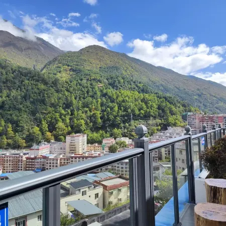 Kangding Zhuyu Bieyuan Homestay