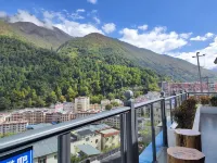 Kangding Zhuyu Bieyuan Homestay - Mountain view