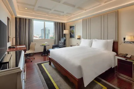 Movenpick Hotel Hanoi Centre Отели рядом с достопримечательностью «Hanoi Law University»