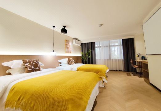 青聪影院酒店（天虹购物中心店）外景图