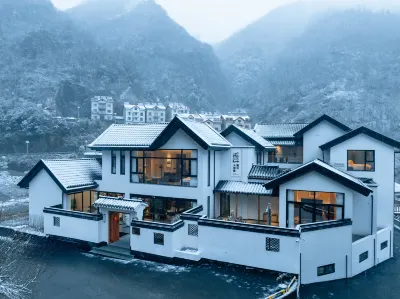 溪雲·十間堂度假民宿(神農架木魚鎮店) 香溪源景区附近的飯店