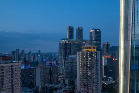 Qianhe Zhixuan High-View Hotel (Jiefangbei Hongyadong)