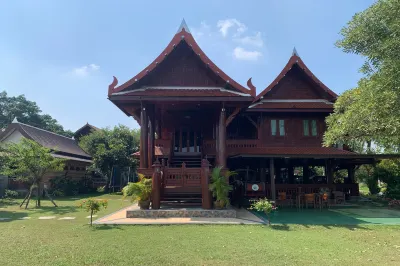 Ban Suan Bang Toei Villa Hoteles en Nakhon Chai Si