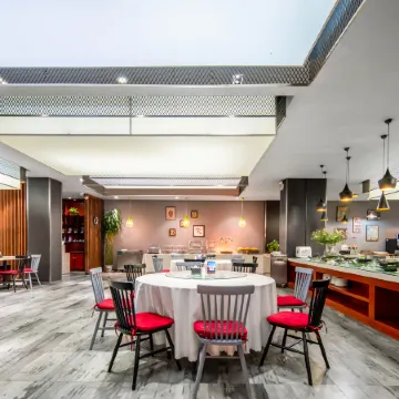 Xindi Hotel (Zhengzhou Zhongyuan Wanda Store Qinling Road Subway Station)