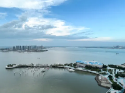 Xiyue Designer Scenic Apartment (Zhanjiang Jinshawan Beach)