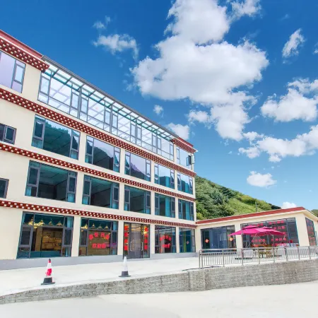 Xinyue Shanye Yijing Starry Sky Homestay (Zhonggu Village, Kangding)