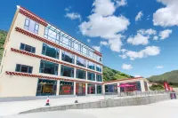Kangding Xinyue Hostel (Zhonggu village shop) Hotel dekat Mugecuo