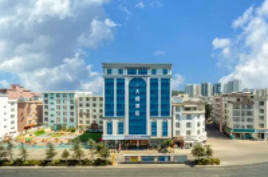 Da Guan Hotel (Dali Erhai Park High-speed Railway Station Branch)