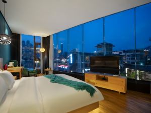 Colour Star Hotel (Chongqing Nanbin Road)