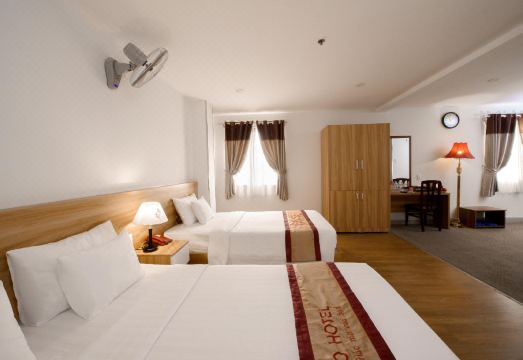 호치민 1군 거리의 활기찬 모습