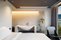 Zhujiajian Flower Tree Coffee Cycling Designer Meishu (Wushitang Branch) Hotels in Wugongshi Wharf/Putuoshan Airport