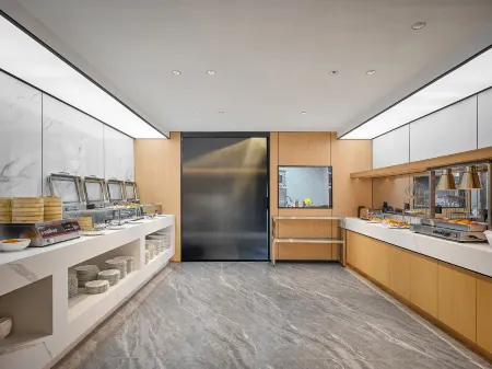 Pearl Hotel (Zhuhai Gongbei Port Couples Middle Road Branch) Отели рядом со станцией Zhuhai Railway Station