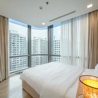 The Suite Landmark - Vinhomes Central Park Hotels near Landmark 81 Sky View Observatory