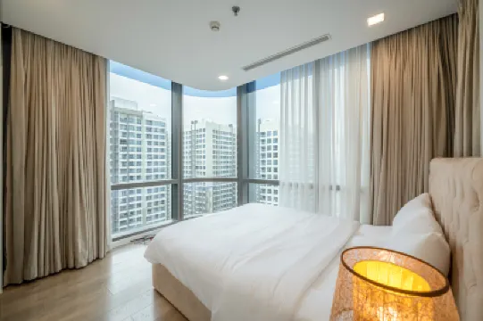 The Suite Landmark - Vinhomes Central Park Hotels near Landmark 81 Sky View Observatory