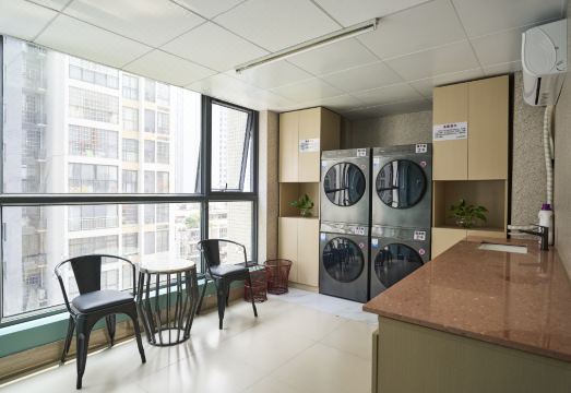 Yijia Zijinghua Hotel Hotel Overview