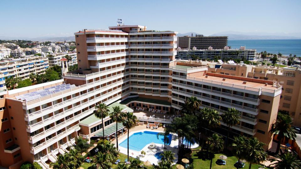 Hotel Parasol by Dorobe
