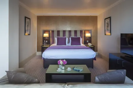 The Cavendish London Отели рядом с достопримечательностью «Palmers Green United Reformed Church»