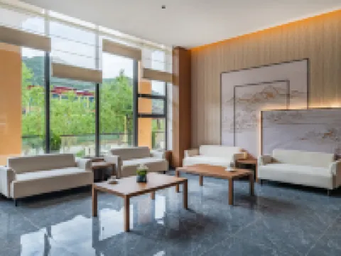 Grand Rezen Songpan (HuanglongJiuzhai High-speed Railway Station) Hotels in Songpan