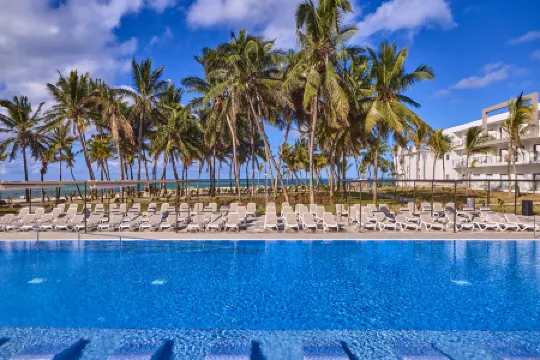 Riu Turquoise - All Inclusive Отели рядом с достопримечательностью «Эксплорерс Маврикий»