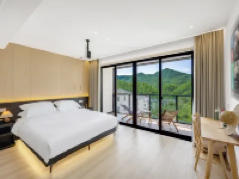 A pillow cloud · Pure oxygen in the cloud mountain top pool vacation beautiful stay 安吉のホテル