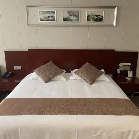 Fenghuang Hotel