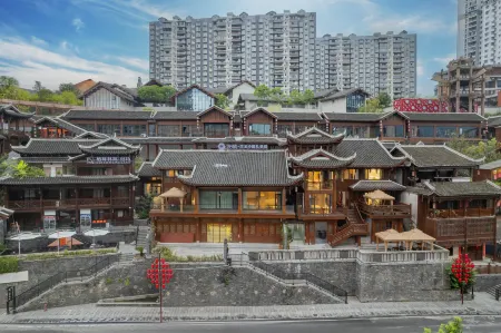 Floral Hotel · Huanxi Shadaili Hotel (Moda Lou Store) Отели рядом с достопримечательностью «Wenlan Bridge»