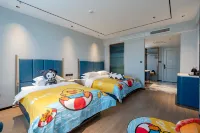 "Fairy-TaleBorder Town Resort Hotel"