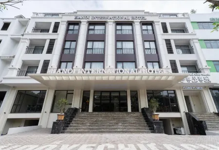 HANOI INTERNATIONAL HOTEL Отели рядом с достопримечательностью «Cathedral Phung Khoang»