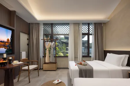 Swan Lake Hotel (Taierzhuang Ancient City Scenic Area Branch) Отели рядом с достопримечательностью «Zaozhuang Technician College Tai'erzhuang Branch»