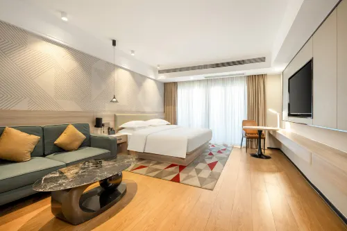 Beihai Lanyue Hotel (He'anning Chuncheng Beihai High-speed Railway Station Branch)