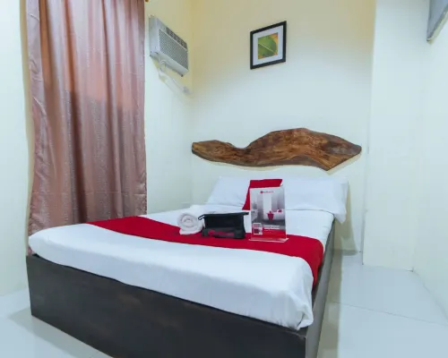 RedDoorz Near New Government Center Hotel di Bacolod