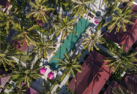 길리 아이르의 아름다운 해변과 핑크코코 길리 에어의 외관 사진