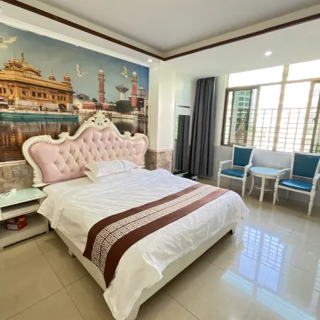 Lingao Huarui Business Hotel