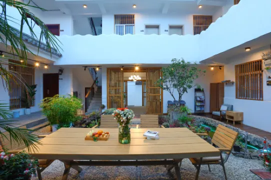 Dali Liuyue Inn (Ancient City South Gate)