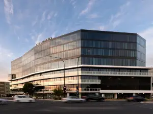 โรงแรม Crowne Plaza Adelaide Mawson Lakes บาย IHG