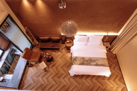 Taohua Island Jianghu Hot Spring Homestay Hotel (Xinzhou Ancient City Branch) Отели рядом с достопримечательностью «Xiurong College»