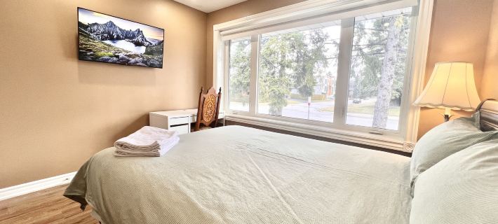 Renovated Rooms 10-min to Finch Subway Near Yonge St Hotels in Toronto