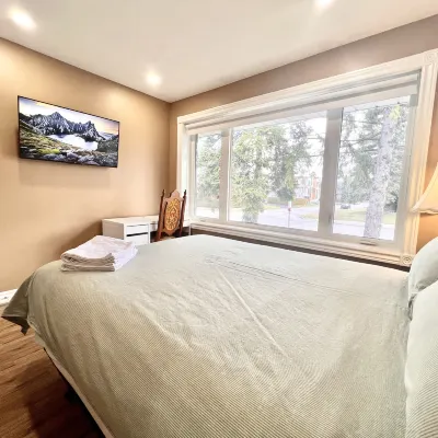 Renovated Rooms 10-min to Finch Subway Near Yonge St Hotels near Goulding Arena