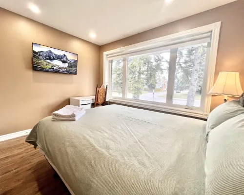 Renovated Rooms 10-min to Finch Subway Near Yonge St Hotels near Fairview Mall