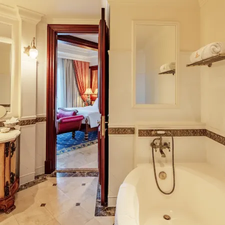 The IMPERIAL Vung Tau Hotel Отели рядом с достопримечательностью «Пляж Бэк»