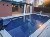 Mri Residence - Homestay in Sg Buloh with Swimming Pool - No Pork&Alcohol Allowed
