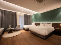 Hotel METEOR 鄰近韓巴樹木園的酒店