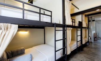 Nomad Plus Life Hostel Pattaya